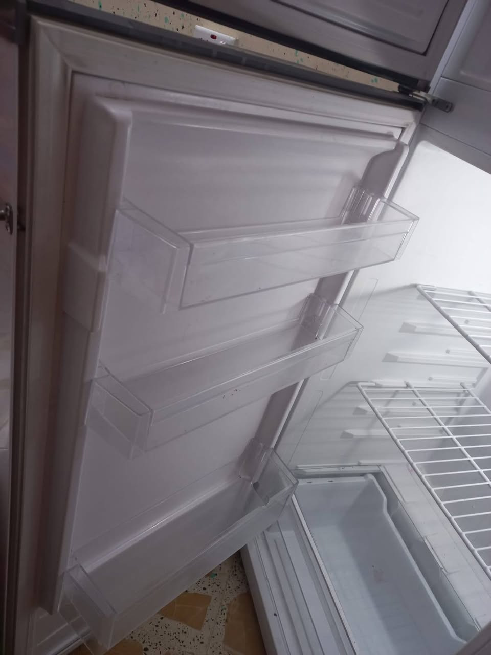 السلام عليكم عندي ثلاجة للبيع 
VESTEL
14 قدم 
مثل ما موضح بالصورة جديدة وتخبل 
السعر 250 وبيها مجال حك الكرواه


**إذا كنت صاحب هذا الإعلان وتريد حذفه لأي سبب، رجاءا أرسل رسالة إلى الدعم الفني**