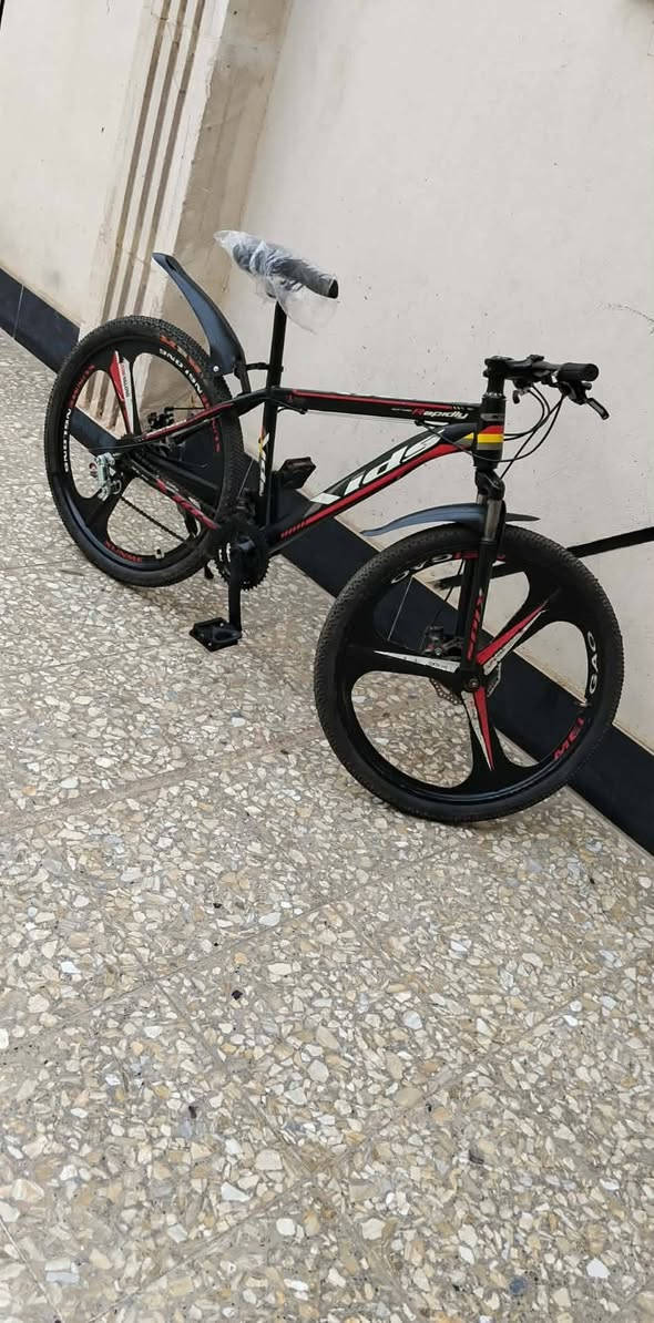 السلام عليكم بايسكل جديد للبيع السعر 150نهايتهةالبايسكل الاماني جديد التواصل ***********
