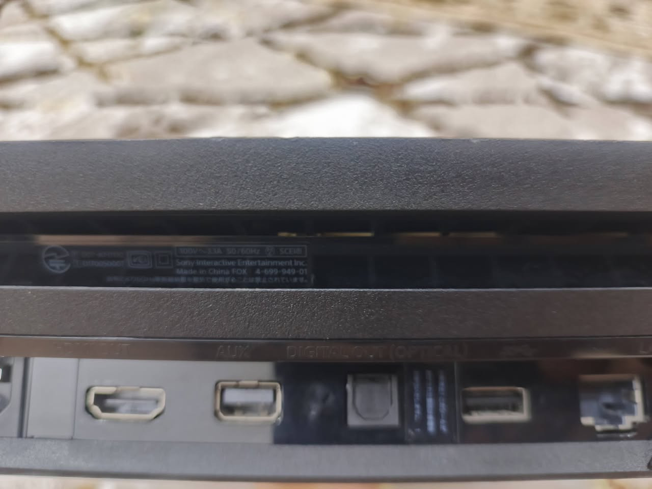 جهاز ps4 pro للبيع
المواصفات الأساسية:
الإصدار: PlayStation 4 Pro
 السعة: 1 تيرا بايت (1TB)
 اللون: أسود
 الميزة الأقوى: يدعم ألعاب 4K بدقة عالية HDR
الملحقات المشمولة:
 جهاز PS4 Pro بالصندوق الأصلي.
اربع العاب مع الجهاز
 يد تحكم DualShock 4 أصلية (باللون الاسود.) العدد2
 كابل الطاقة 
 كابل HDMI 
للتواصل 
***********
***********
