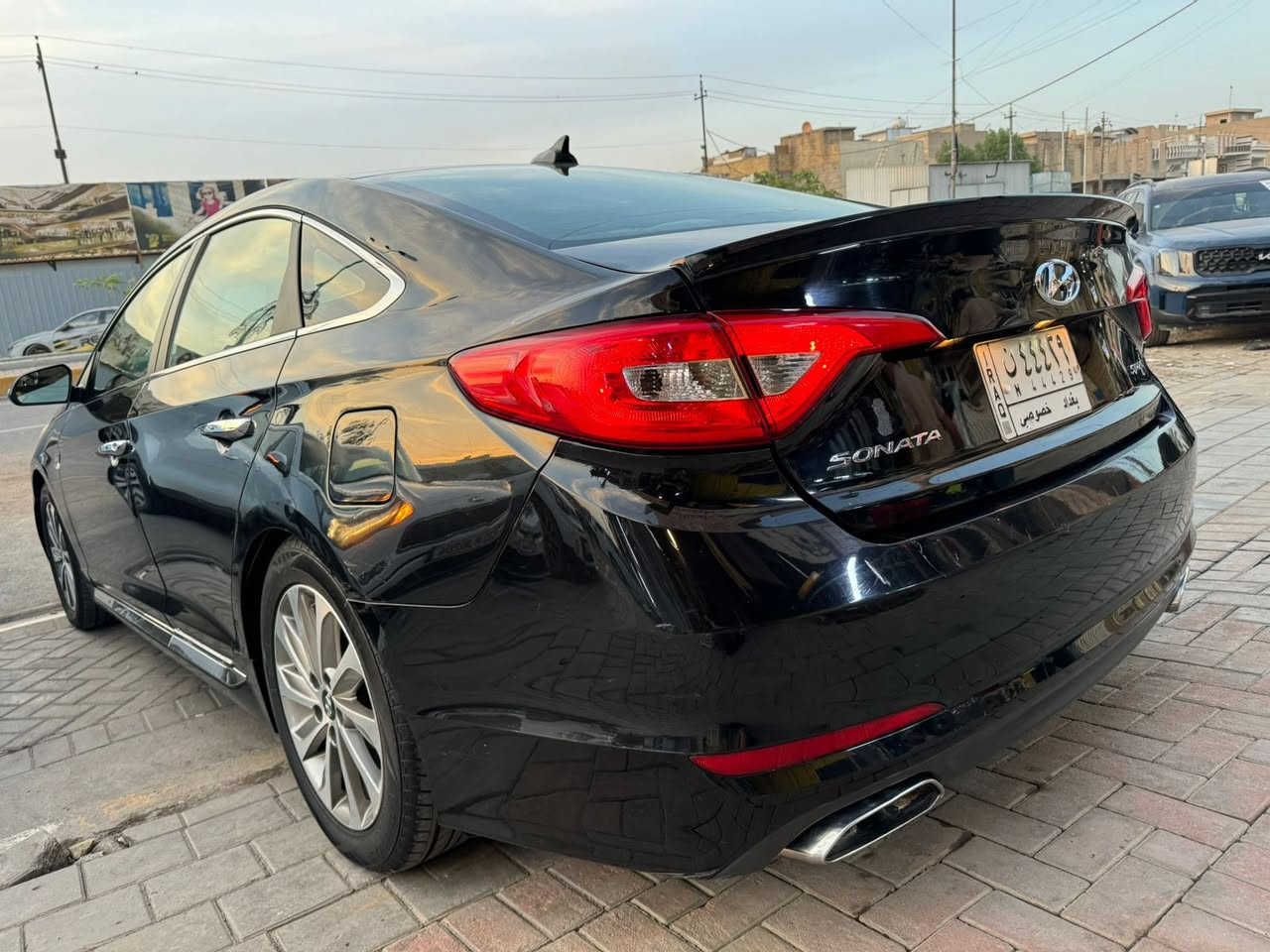 سلام عليكم
سوناتا ٢٠١٦ وارد امريكي 

حادثها دعاميه خلفيه وبيها صبغ كلير جاملغت خلفيه وباب خلفي بدون ايرباك سياره 

فول ١-١سبورت 

رقم بغداد بسمي تحويل مباشر 

كير محرك صدر كفاله 
السعر. 120وبيها مجال بسيط 

للاستفسار. ***********

***********
