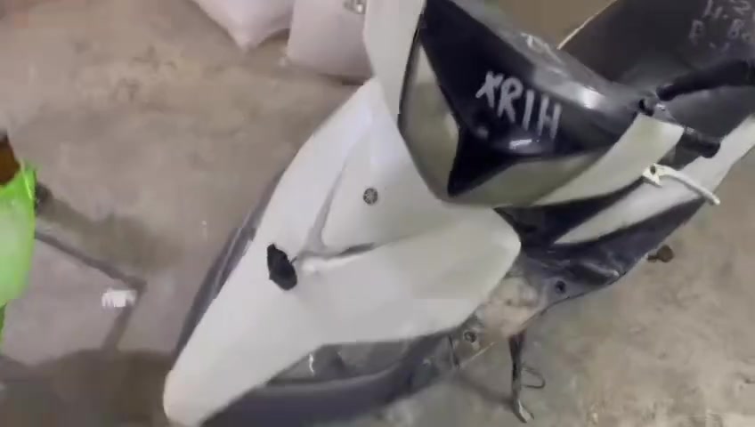 دراجه للبيع كلشي شغال بيهه فقط النوزل مالتهه يقطع مكاني بغداد تاجيات ***********(
300)سعرهه
