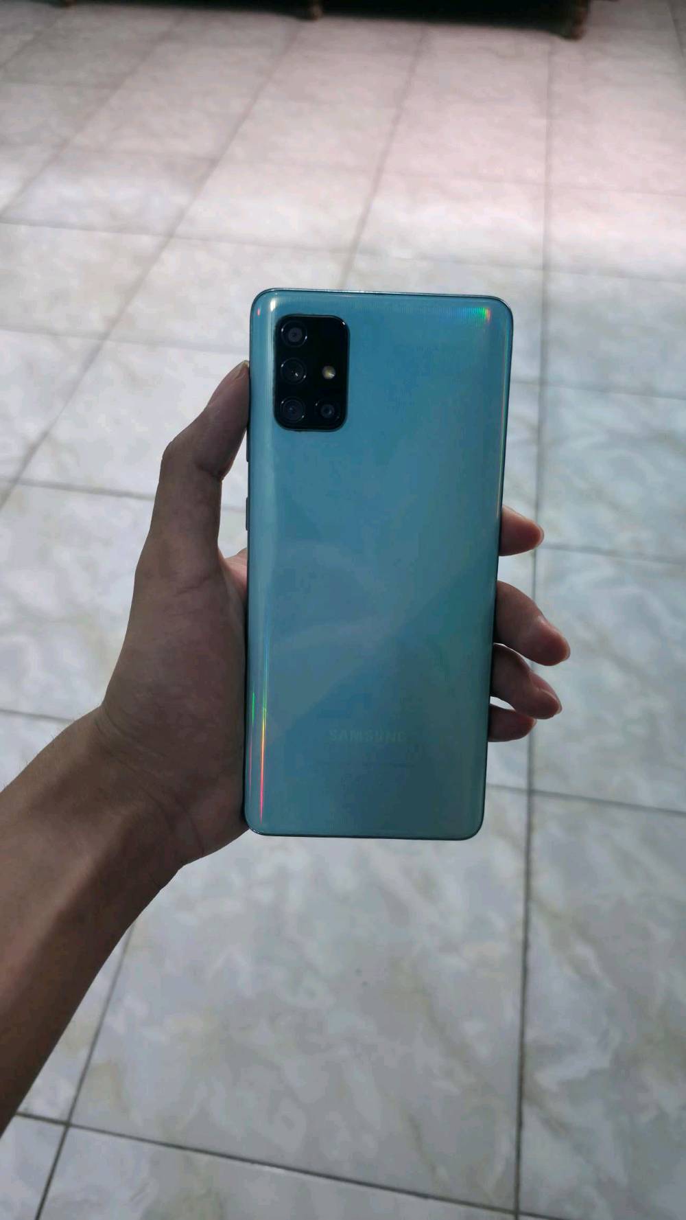📍العنوان بابل-حلة/ نادر الاولى
- هاتف 128/8GB Samsung Galaxy A71 5G.
- مستعمل نظيف جدا بدون خدوش او كسر او فطر بالجهاز 
- الجهاز يدعم شريحتين سيم كارد dual sim card
- مساحتة 128GB قابل للزيادة حتى 512GB عن طريق رام sd card
- ذاكرة عشوائية Ram 8GB
- معالج الجهاز سنابدراگون Snapdragon 730 معالج ادائة جيد جدا
- شاشة الجهاز ممتازة Super AMOLED plus
- الجهاز يحتوي على بصمة شاشة مدمجة optical
- الجهاز يحتوي فتحة سماعة 3.5 audio jack
 الموبايل يحتوي على كاميرات قوية وهي : 

1 - كاميرة 64MB واسعة wide عالية الدقة تصوير فديو 4k بجودة ممتازة جداً
2 - كاميرة 12MB واسعة جداً ultra wide ممتازة 
5 - كاميرة 32MB سيلفي selfie camera بدقة ممتازة تصوير فديو 4k

- بطارية الجهاز 4500mah تكفي يوم كامل استعمال
- سرعة شحن 25w سريع جدا super fast charge
- الجهاز بدون علبة لكن يحتوي على شاحنة samsung اصلية تدعم شحن 25w سريع جدا  super fast charging 
- مع سماعات headphones مع الجهاز 
- اضافة الى خمسة covers للموبايل
- شاشة الجهاز تحتوي على لاصق شاشة اصلي نظيف ما بي اي عيوب