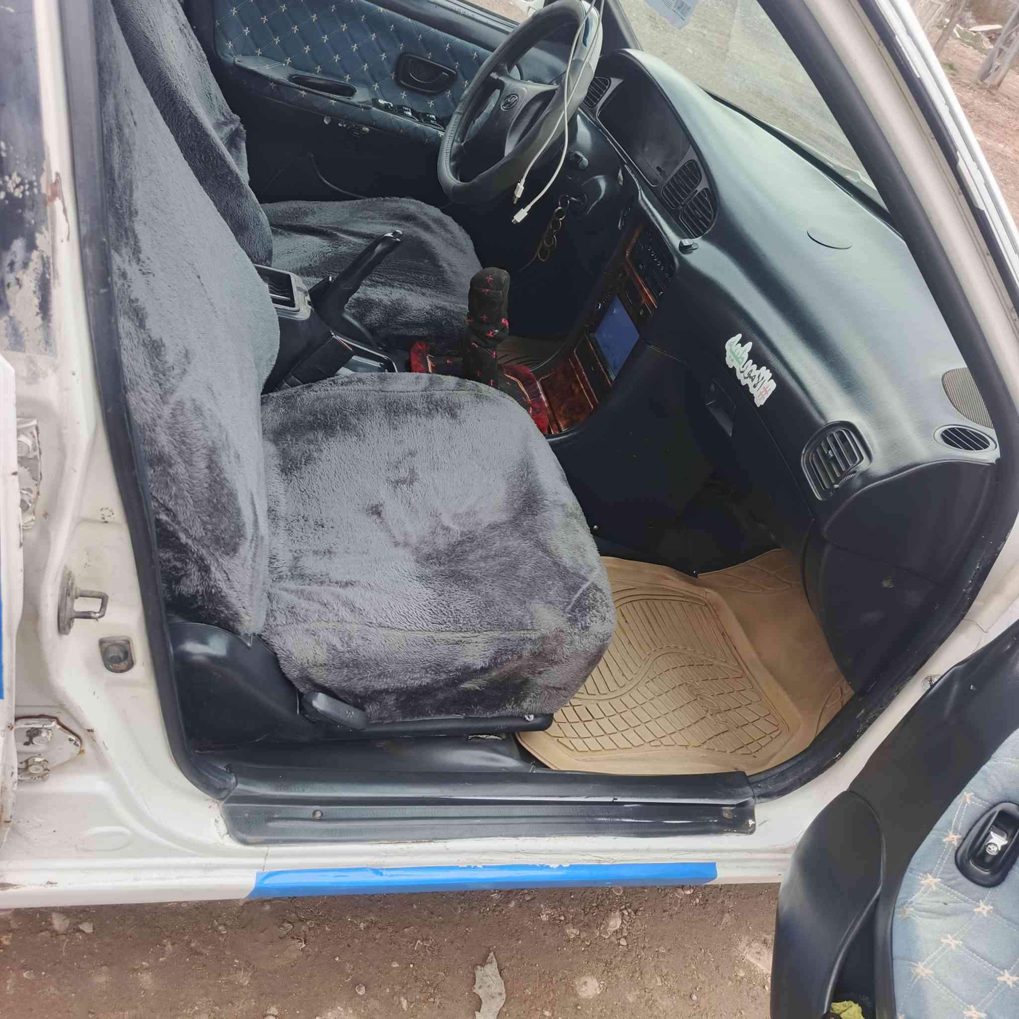 سلام عليكم سوناته 2موديل 95رقم بغداد سنويه 28 كير محرك صدر جديدي نغص مبيهه كلهه شغاله سعر45بي مجال مكان ديالي الخالص ***********
