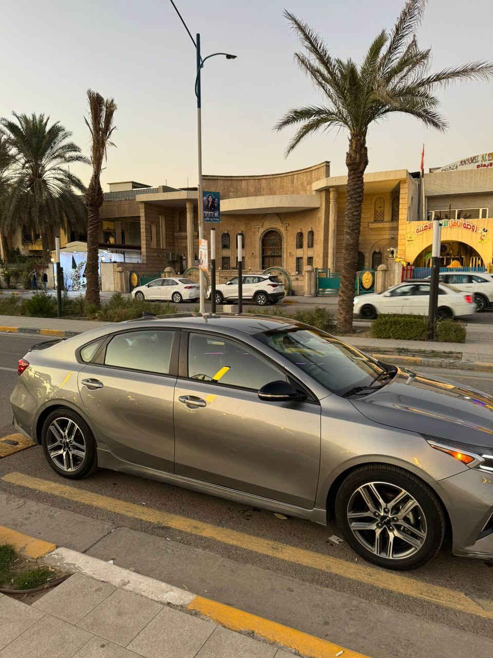 1_كيا _فورتي  GT_LINE  2022ارقام اربيل 
2_المكينه 2000 ماشيه52 الف  
3_بصمة لدات امامية+لدات خلفيةمري لون اسود+اشاير بالمري إنارة ترحيب عند لاقتراب من سيارةكشنات جلد+ مخمل مختومه بشعار GT line
+انارة داخليه
جنطة ذكية تفتح عند الاقتراب
رادارات امامية وخلفية وجانبية
توقف ذاتي تحديد مسار مانع انزلاق ستيرن حرف Dمختوم بختم GT line
شاشة كبيرة حجم 9ملم الحجم الجديد+نظام جديد
ثلاث وضعيات قيادة(Sport-Normal -Smart)
مثبت سرعة قياده ذاتيه
4_حادث باب سكن وجاملوغ ابدل  بدون دواخل ايرباك برده فقط العنوان بغداد اليرموك *********** بغداد, العراق
