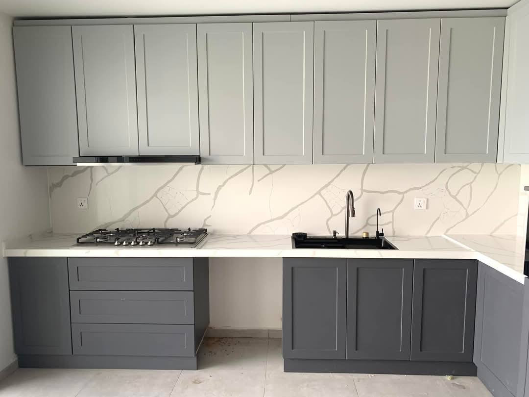 🍴✨ مطبخ ألمنيوم من أعمالنا ✨🍴
إن شاء الله ينال إعجابكم 🤍

🔹 مواصفات:
🇹🇷 خامات تركية عالية الجودة
🪵 محشّى بالخشب لثبات ومتانة أكثر
💧 دواخل فوم ضد الماء
🎯 التصميم والتنفيذ حسب طلب الزبون

📞 للاستفسار والتواصل:
عبر الصفحة 📩 أو الاتصال على الرقم:
*********** 📱العنوان كوت دور العمال
