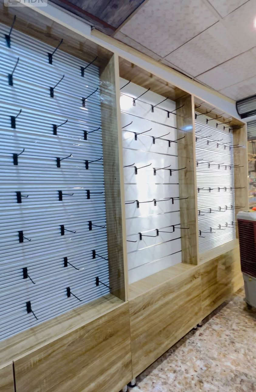 إعلان بيع فاترينات محل إكسسوارات ✨

🔹 للبيع فاترينات عرض فخمة بحالة ممتازة
🔹 العدد: 10 قطع

📏 التفاصيل:
 • 3 فاترينات عرضها: 1.5 متر
 • 7 فاترينات عرضها: 1 متر وارتفاع 2 متر

💡 المواصفات:
 • إنارة داخلية تعطي شكل جذاب للبضاعة
 • مخزن داخلي (مساحة تخزين عملية)
 • سكة حديد (مناسبة للتعليق والعرض)

🎯 مناسبة لمحلات:إكسسوارات – هدايا – ساعات – نظارات
الموقع بابل الاسكندرية 

💰 السعر: المحمودية, بابل


**إذا كنت صاحب هذا الإعلان وتريد حذفه لأي سبب، رجاءا أرسل رسالة إلى الدعم الفني**