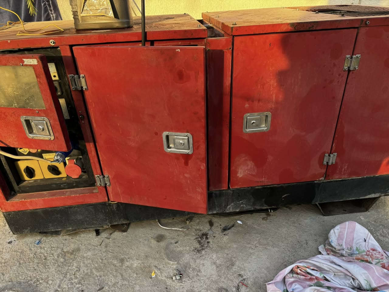 محرك كابوتا 3 بستم ايجنن بالصرف
راس توليد 16 kvإيطالي بلادي
3 فيز
وسنكل فيز 
السعر 15 $
بيها مجال بسيط بعد الفحص
موقعها حسينيه كربلاء
***********
