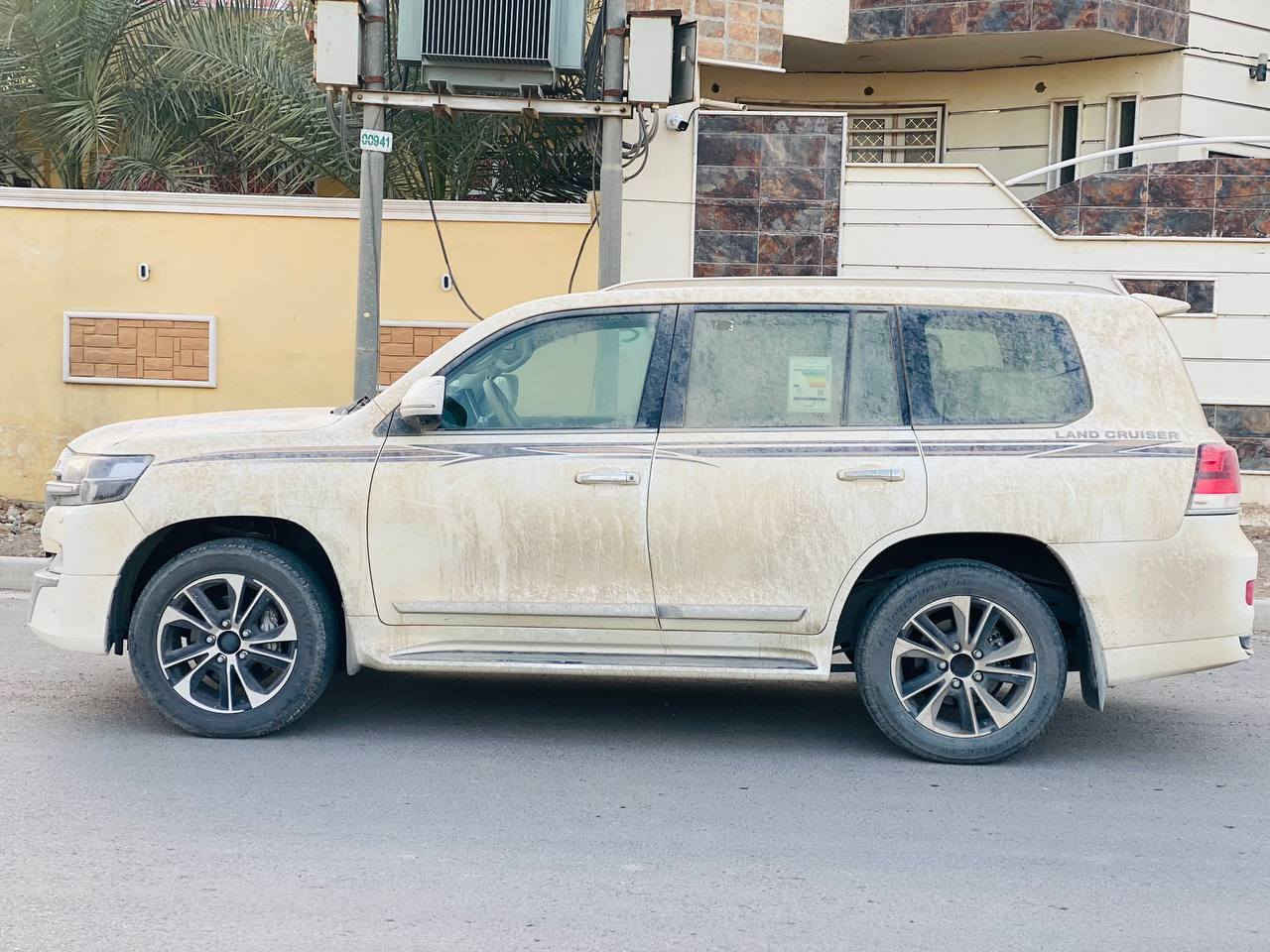 تويوتا لاندكروزر برايم (2021)🤍🔥
خليجي زيرو🇰🇼

🛣️ الممشى: 3000 حقيقي
🔢 الرقم: بغداد إنكليزي
🧾 السيارة: باسمي
🛡️ الكفالة: كفالة عامة

⚙️ القير: أوتوماتيك 10 سرعات
🚙 الدفع: رباعي دائم 4×4

🛞 أنظمة القيادة: تيرين مود + كراول كنترول + قفل دفرنس
🛋️ الكشنات: جلد فاخر (تبريد ❄️ + تدفئة 🔥)
💺 المقاعد: كهرباء + ميموري
🌡️ تبريد: أمامي وخلفي متعدد
📺 الشاشة: كبيرة 12.3 إنج
🔊 الصوت: JBL
📱 النظام: Apple CarPlay + Android Auto
🔌 شحن: وايرلس
🎥 الكاميرات: 360 درجة
📡 الرادار: أمامي + مانع تصادم
🚧 الحساسات: أمامي وخلفي
🛣️ نظام المسار: الحفاظ على المسار + نقطة عمياء
💡 الإنارة: LED كامل
🛞 الرنكات: 20 إنج
🌤️ السقف: فتحة
📦 الصندوق: كهرباء

✅ الحالة: سيارة جاهزة من جميع النواحي

📮: تواصل مع الرقم :***********
