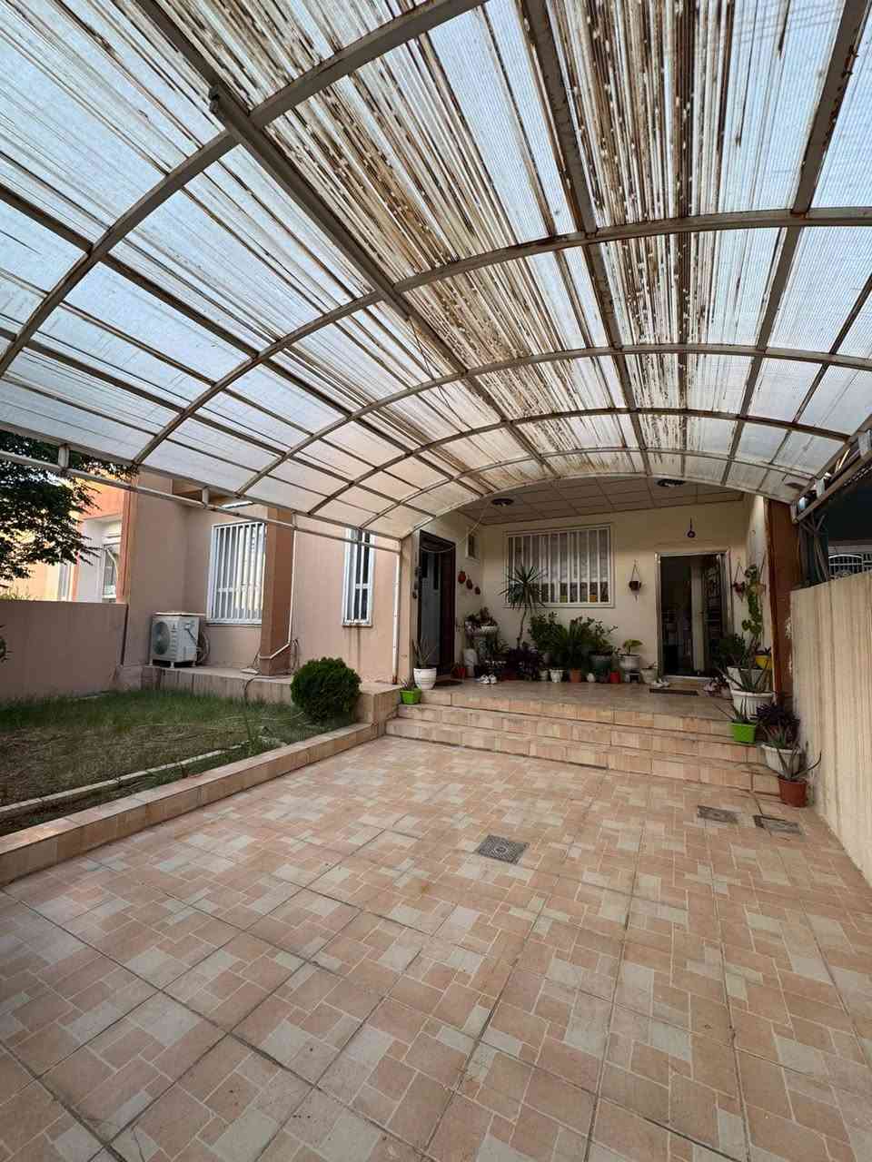 منزل للبيع في أربيل مجمع المهندسين مرمم كامل 200م
يتكون:-
3غرف 
أستقبال
صالة
مطبخ
مجموعة صحيات 
للاستفسار:-
9647724312737
