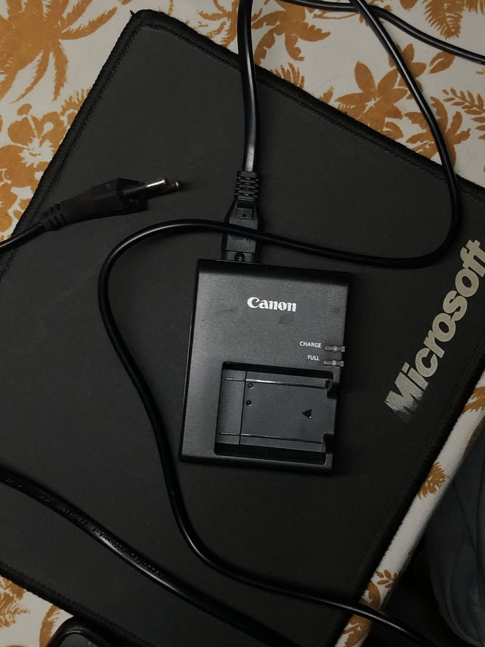 سلام عليكم.. كاميرا كانون 4000d للبيع 
الكاميرا كلش نظيفة وخدش واحد ما بيها

ملحقاتها :
1. شاحنة بطارية  ( مو أصلية بس نوعية زينه وما اذتلي البطارية)
2. الكارتونة الخاصة بالكاميرا
3. رام 16GB سانديسك
4. بطارية وحدة
5. عدسة 18.55

🟥مراح انطي بيها سعر قيم واكتب سعرك 🟥


**إذا كنت صاحب هذا الإعلان وتريد حذفه لأي سبب، رجاءا أرسل رسالة إلى الدعم الفني**