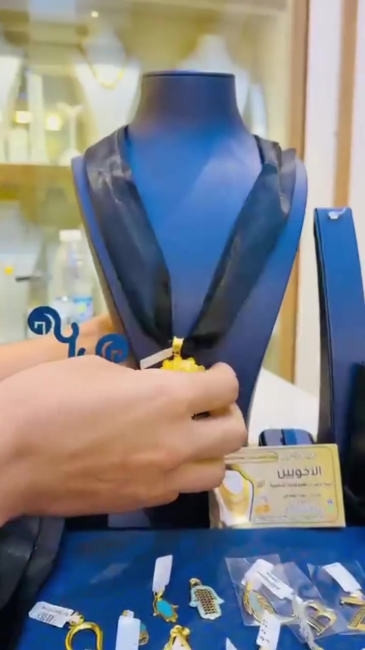 تحبون سكارف لو كل ذهب 👍 @


**إذا كنت صاحب هذا الإعلان وتريد حذفه لأي سبب، رجاءا أرسل رسالة إلى الدعم الفني**