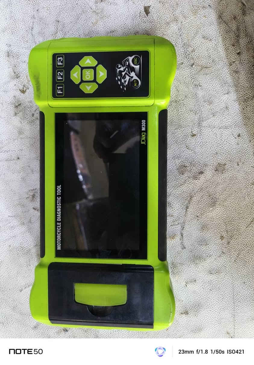 سلام عليكم جهاز فحص مال جميع الدراجات يشتغل جهاز مستعمل قليل الشراي يدخل على رقم *********** سعره ٥٠٠ اوبي مجال
