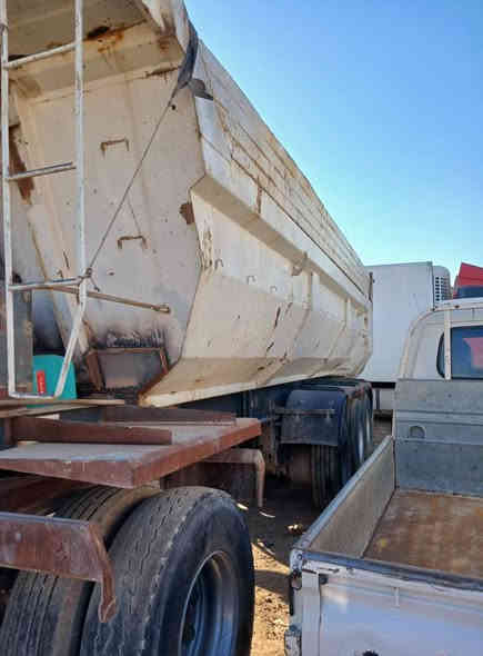 للبيع مقطوره  او ترهم نساف  العنوان بغداد للستفسار  ***********
