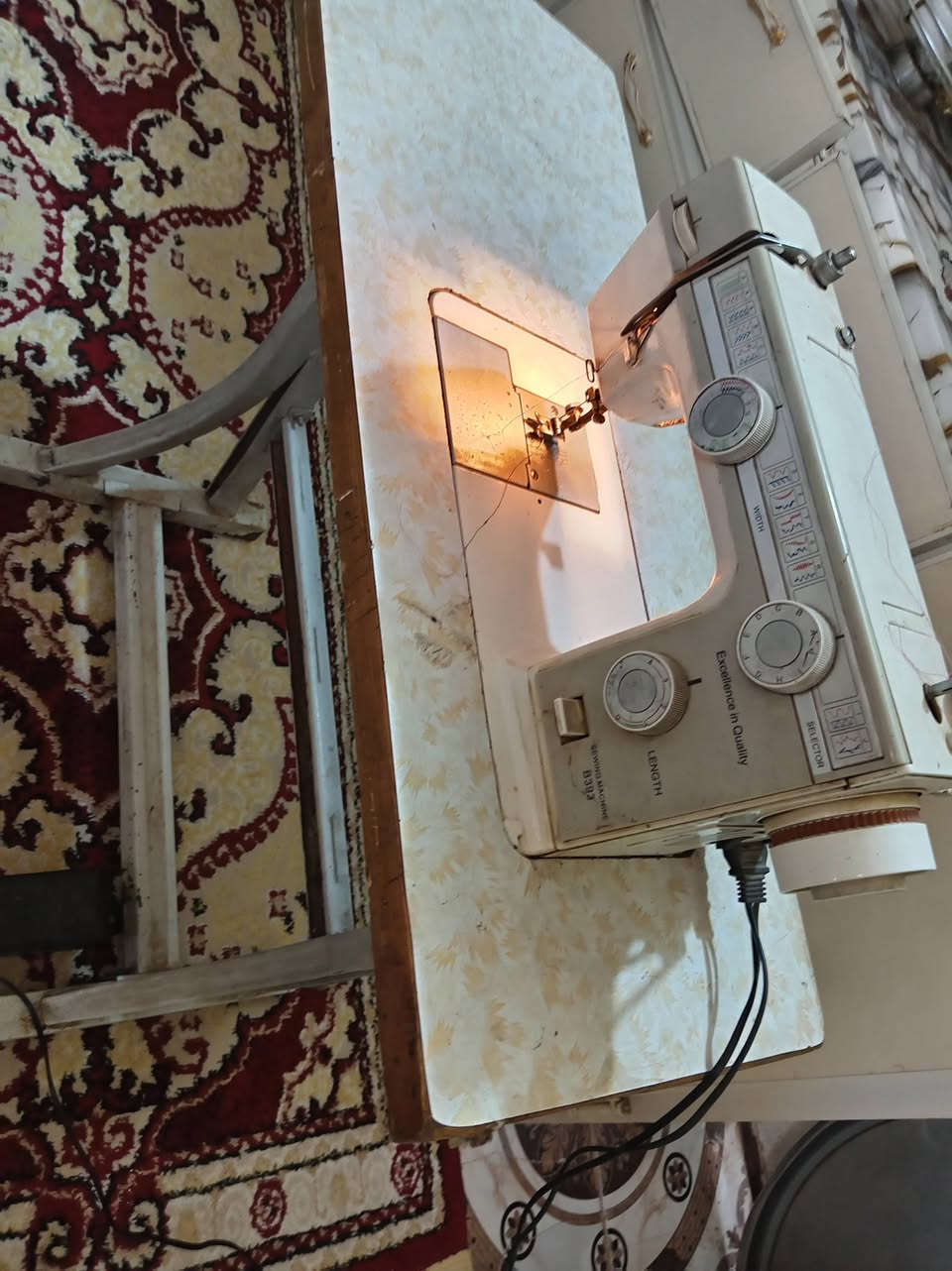 سلام عليكم غراض بيت لبيع مكينه خياطه ودوشك قياس ١٨٠لبيع مكان تاجي اتصال على الرقم ***********مناسبات
