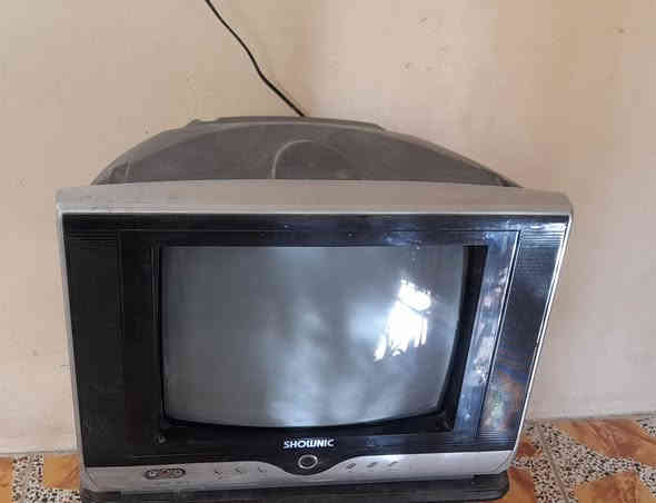 للبيع تلفزيون ملون نضيف مستعمل قليل 
السعر ٢٠
***********
