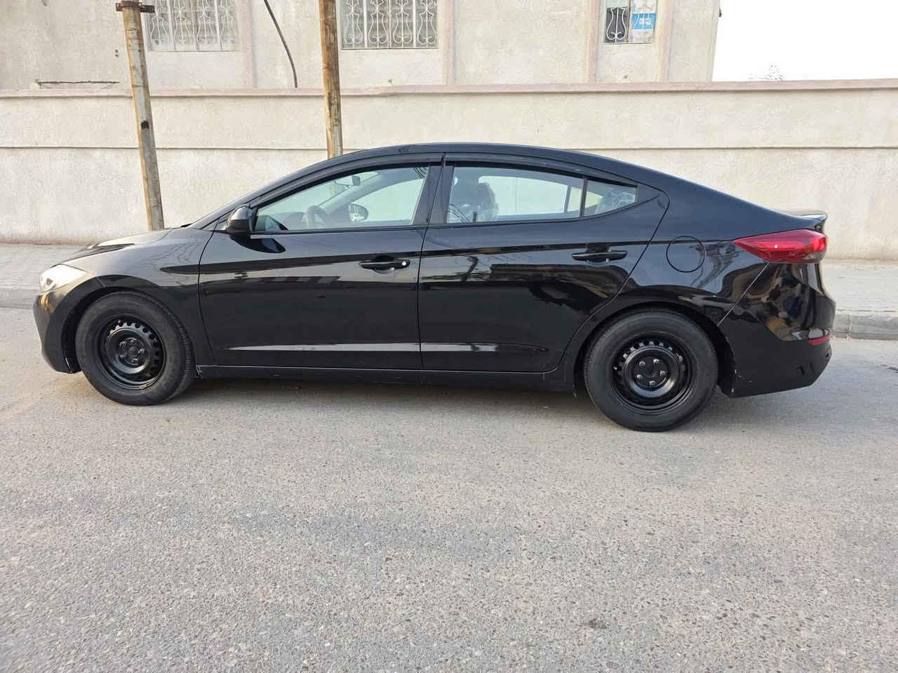 سلام عليكم  من رخصه الادمن النترا ٢٠١٨ سياره جديده بمعنا الكلمه محرك كير حدا يه تخم تاير توني شادهن بلكارتون رقم اريبل تريد وكاله تريد تحويل السعر ١٢٥ وبيه محال قليل *********** اتصل وتدلل وبلعافيه ع الياخذه
