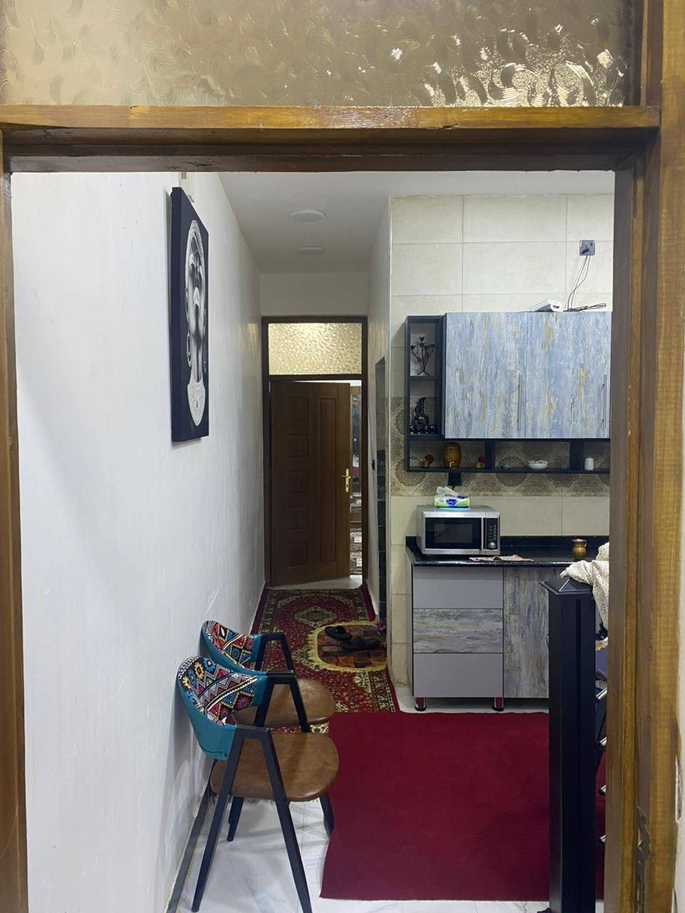 السلام عليكم دار للبيع الدورة زراعي ابو طيارة شارع مطعم ليمونة مساحة ٨٠ بيت كلش حلو بل حقيقة ومكانة هادئ ومرتب الطابق الارضي استقمال ومطبخ وغرفة وحمام الطابق الاول غرفة سويت كلش نضيف وسعرة مناسب للاستفسار 
***********
***********
