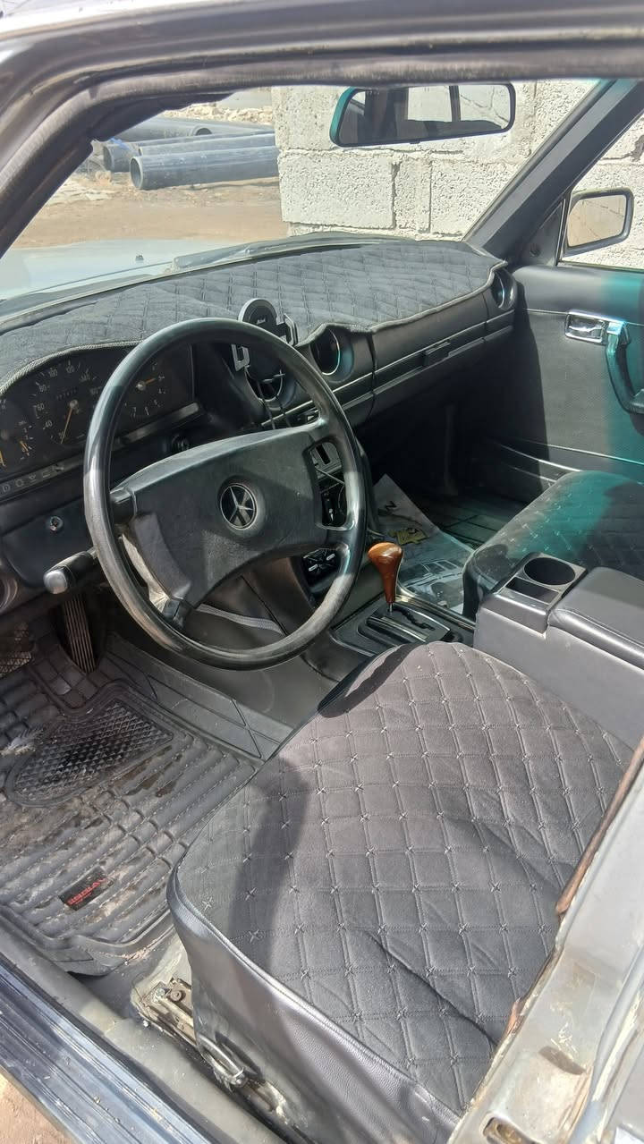 السلام عليكم  رمضان كريم عليكم 
اخوان مارسدس موديل ٨٤ سياره جاه ه تخم تاير حداديه كير ومكينه جدد  محور ففتي ٣٠٠٠ سياره جاهزه اي نقص ماكو 
بغداد باسمي تحويل ثاني يوم 
السنويه إلى ٢٠٣٠ رقم انكليزي بغداد 
العنوان بغداد الشعب 
رقم الهاتف ***********
اتصال فقط
