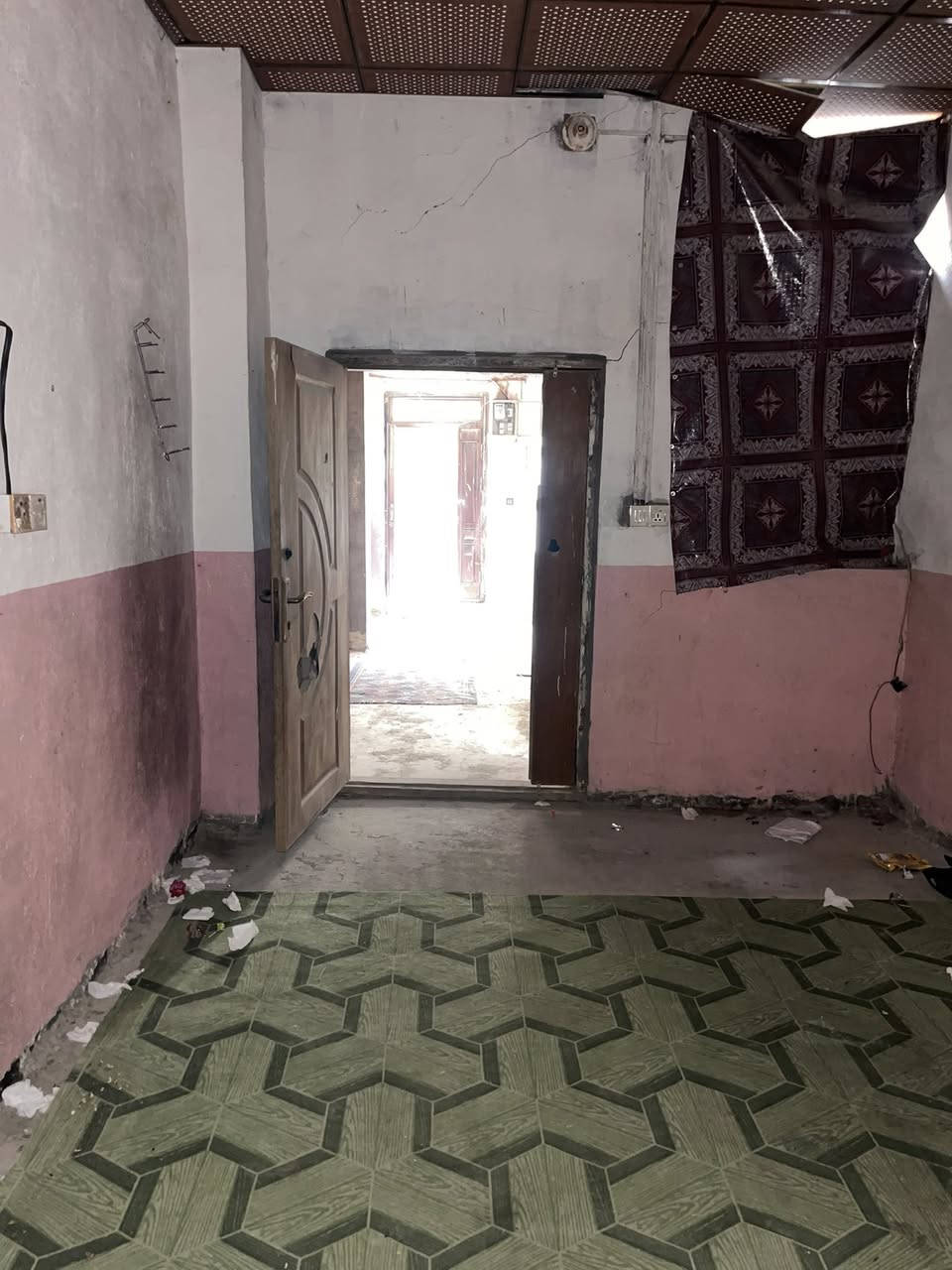 متوفر مشتمل للإيجار شارع المطار الجديد مقابل أسواق فدك 15 متر عن الشارع ***********
