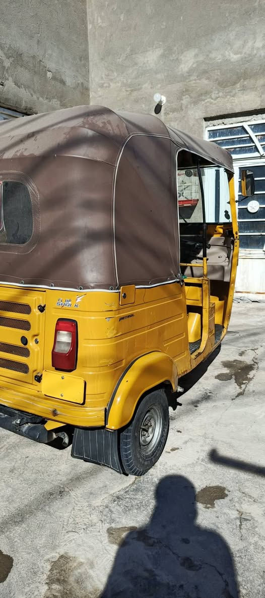 تكتك للبيع سعر 6600مكان كربلاء الحر ***********
