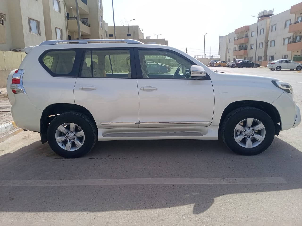 السلام عليكم لاندكروزر برادو ٢٠١٤ للبيع رقم شمالي 
مكينة ٢٧٠٠ / ٤ سلندر ما مفتوحة شركة عامة

سيارة كفالة عامة حتى دعاميات لا بارد ولا صبغ

مواصفات خليجية كشن كهربائي  ٧ راكب ٣ قطع تبريد

مازدات أسود زنون سيارة أحلى من الصور وبأسمي
السعر   ٢٧٠ بيهة مجال 

للإستفسار الاتصال(  *********** )
