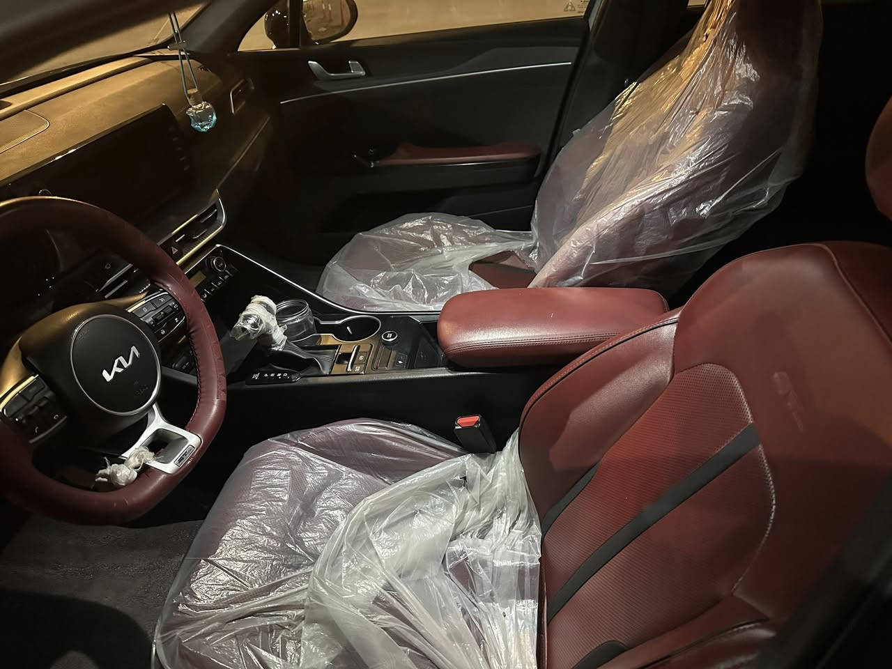 السلام عليكم 
كي فايف جيتي لاين موديل 23 حادث بسيط جدا 
بدون ايرباك السياره كلشي بيه بلاد
ملاحظه///بدون رقم حره باسمي تترقم جميع المحافظات////
الحادث بالمنشور 
السياره ليبل واحد 
مكينه 1600 تيربو
السعر 187 وبيه مجال
لتواصل (***********)
وكلشي موجود بالسوك والرزق على الله 🧿
