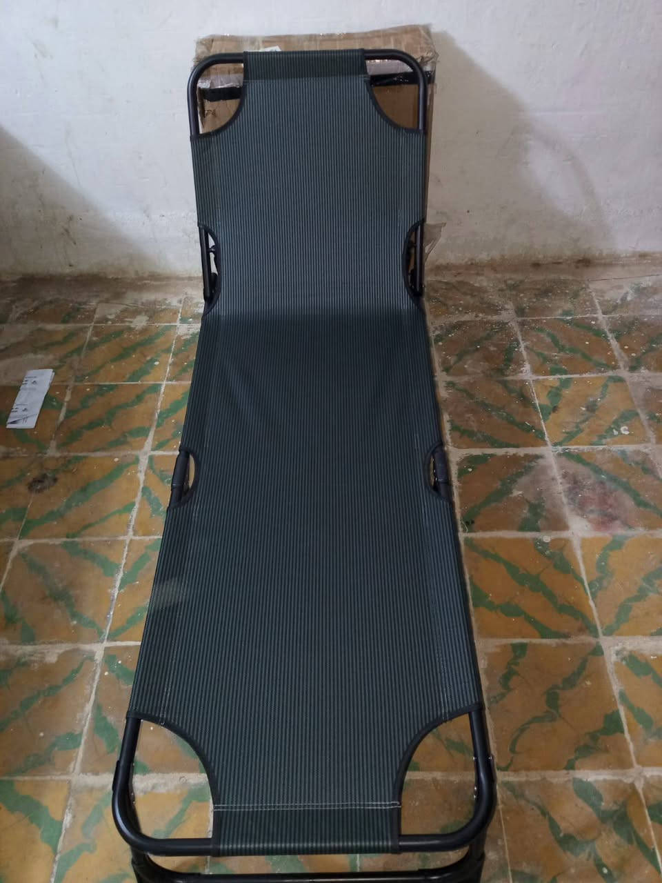 غراض تخيم كراسي عدد 3 وسديه عدد 3 انطي سعر وبل عافيه الحجز واس اب ***********
