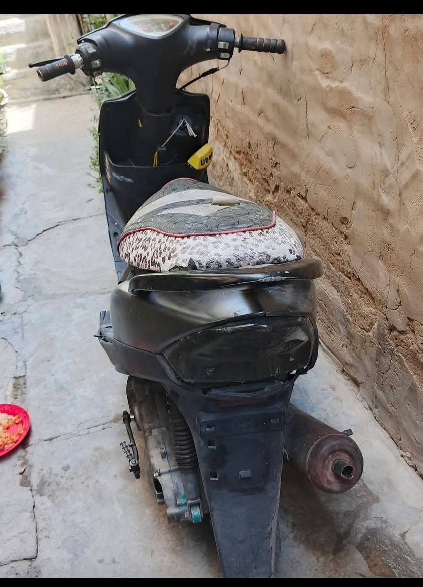 إسلام عليكم دراجه ماكس عدل مراوس طافيه 
بيها نواقص كابريتر وعرموطه مال هندر 
عوزها ترتيب مكاني بغداد الدسيم 
***********

