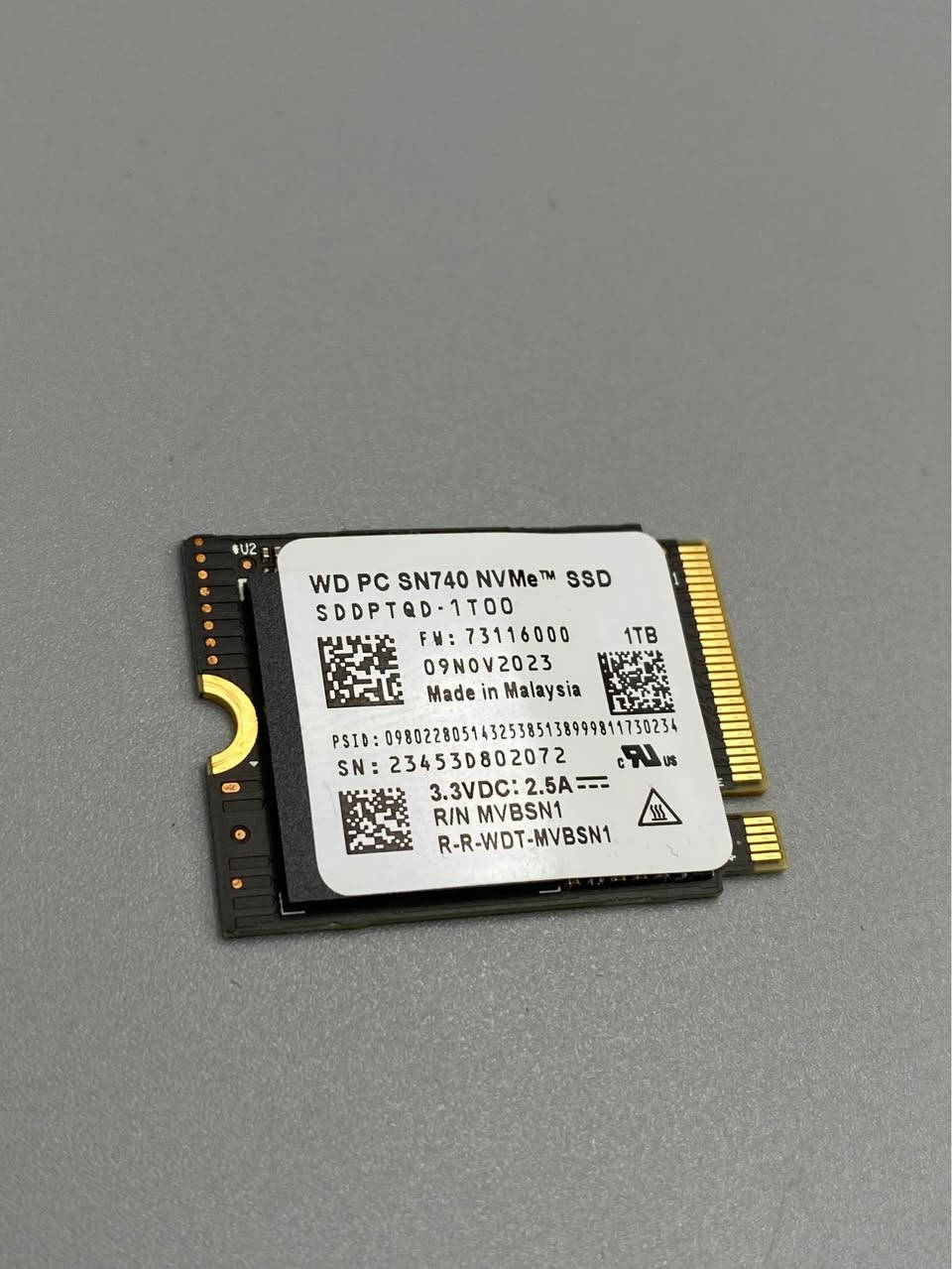 WD SN740 1TB – M.2 NVMe PCIe SSD

🔹 السعة: 1TB 💾
🔹 الواجهة: PCIe Gen4 x4 – NVMe
🔹 الحجم: M.2 2230 (مناسب للأجهزة الصغيرة والـ Handheld)
🔹 سرعة القراءة: تصل حتى 5150MB/s ⚡
🔹 سرعة الكتابة: تصل حتى 4900MB/s
🔹 النوع: 3D NAND Flash
🔹 استهلاك الطاقة: منخفض مع كفاءة عالية 🔋
🔹 التوافق: لابتوبات، Mini PCs، وSteam Deck والأجهزة الداعمة M.2 NVMe
🔹 الأداء: إقلاع سريع، تحميل ألعاب وبرامج بزمن أقل

💡 SSD سريع جدًا بحجم صغير، مثالي للترقيات الحديثة والأجهزة المحمولة عالية الأداء. 

السعر : 150 الف 

متوفر خدمة توصيل 🚚 لكافة أنحاء العراق  🇮🇶 ￼ بغداد, العراق


**إذا كنت صاحب هذا الإعلان وتريد حذفه لأي سبب، رجاءا أرسل رسالة إلى الدعم الفني**
