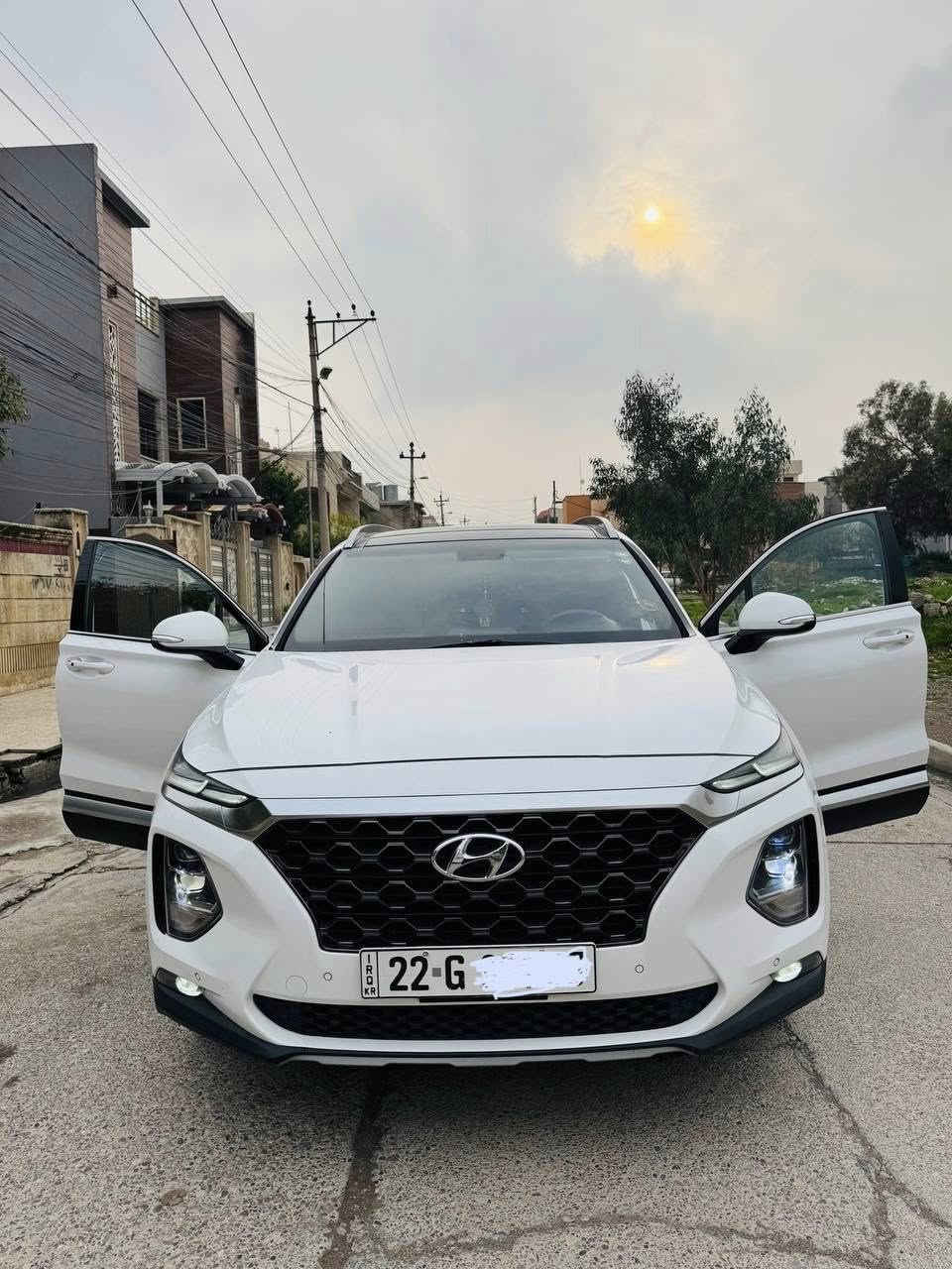 السلام عليكم للبيع 

سنتافي 2020 خليجي كلين 
محرك (4) سلندر 

المواصفات :

بانوراما 

بصمه ابواب 

7 راكب وتبريد 3 قطع 

تحكم ستيرن كامل 

4 وضعيات قياده 

كشنات اماميه كهرباء وخلفيه 

بردات ابواب خلفيه بلاديه

حساسات اماميه وخلفيه

لايتات فوول زينون ( عالي وناصي وبلاجكتور ) وبك لايت لد

ويل جبير 19 

حساس تايرات 

السيارة رقم اربيل بدون ضرر وعلى ايدي من الشركة مداريها للأخير بشرط حتى بانزين محسن اخليلها من اخذتها لحد هسه 
مكانها (موصل) 
ماشيه (170)

للأستفسار هاتف 📞
واتساب: ***********
