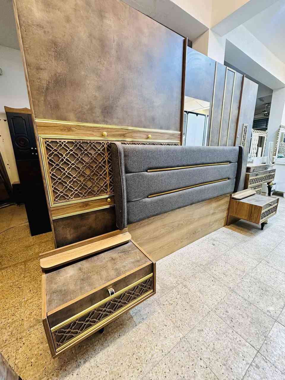 غرفة نوم تركي 🇹🇷مستخدم 
نضافه 80‎%💯
تتكون من 7 قطع 
سعره 650 الف 
توصيل وشد داخل بغداد مجاناً حجز واتساب فقط ***********
