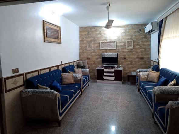 السلام عليكم ورحمه الله وبركاته 
بيت للبيع (طابو صرف)
مساحه ٢٥٠ متر 
حي التقيه الثالثه قرب مطعم بغداد يبعد عن شارع العام 50 متر
تفاصيل //
الطابق الاول 
استقبال ١
صاله ٢
غرفه نوم ٢
مطبخ ١
صحيات داخليه و خارجيه ٢  
الطابق الثاني 
غرفه نوم ٤ 
صاله ١ 
صحيات ١
سطح 
وكل هاذا ب( 215) وبي مجال قليل 
للتواصل يرجى الاتصال بالرقم 
***********
