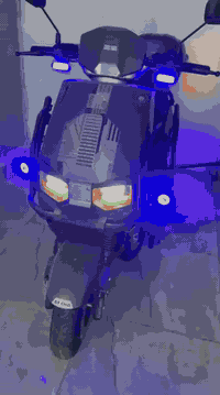 دراجة شحن البيع موديل 2025  سرعة 90حقيقي تمشيك 60 كليو بشحنة وحدة نظيفة ماشية قليل سعر 900الف بيهة مجال قليل مكاني بغداد فلكة حي النصر
 الهاتف ***********
