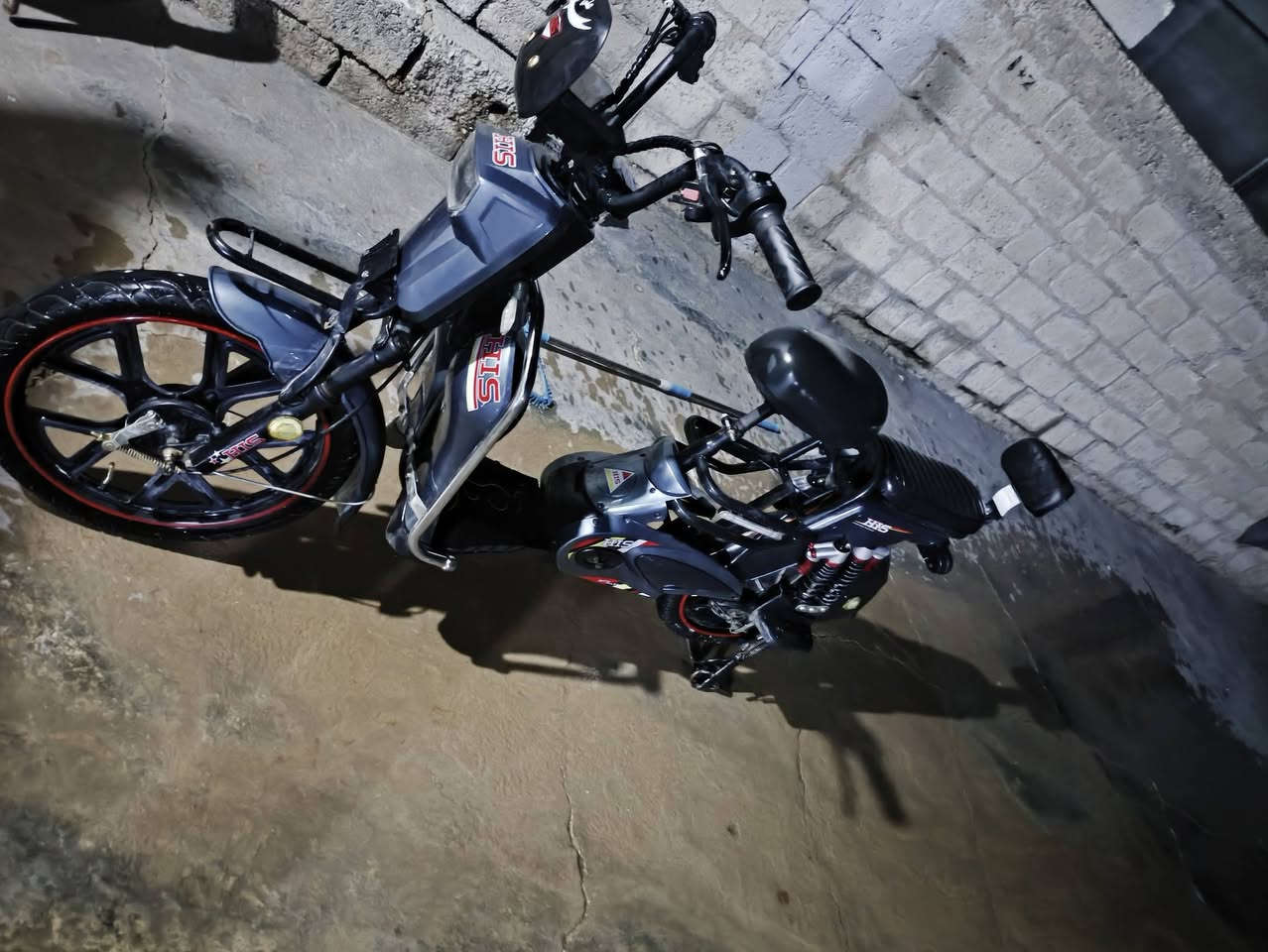 سلام عليكم  أخواني متاحة درجة نظيفة باتريات جديد كاملة ماناقصها شي بيدانها وغراضها موجودة وكهربائيات كلها شغالة  شوفت عينك وبسعر مناسب380 وهذا لرقم ***********
