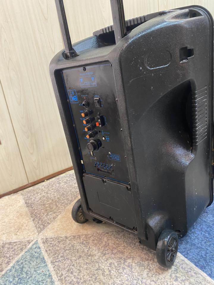 السلام عليكم
ام بيثري بلوتوث راديو 

وكذالك فيشه. اوكس وفلاش مايموري 

حجم عملاق 

ابيع فحم. حتمال لو بطاريه لو شي بسيط 

مع تحكمات بجوده صوت ولصدى 

علق واني ادخل خاص


**إذا كنت صاحب هذا الإعلان وتريد حذفه لأي سبب، رجاءا أرسل رسالة إلى الدعم الفني**