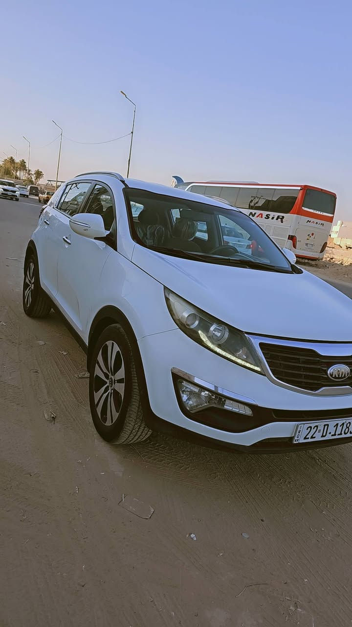 السلام عليكم
سبورتج خليجي موديل ٢٠١٣ 
مكفوله السيارة بأسمي
بيها بارد بسيط جدا بالباب
مكينه بلاديه ما مفتوح بيها برغي
حداديه جديده السيارة جاهزه 
ماشيه ١١٣
السعر١٤٨$
***********
