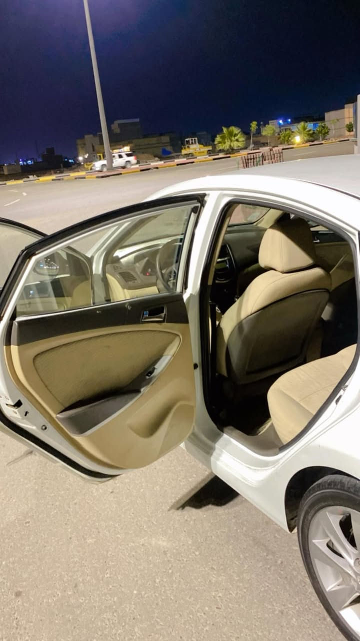 اكسنت 2012 رقم بصره انكليزي 
خليجي وراد سعودي فول ما عده الفتحه 
السياره مكفوله من الضربه بيهه صفحه صبغ اثر شخوط 
تكم قماره صندوك بنيد  شواصي حوض  مكفول ما بي صبغ 
مكينه 1600 بيهه تبخير كير تبريد تخم تاير جديد
ما بيهه نقص 
السعر 75 وبيهه مجال 
العنوان البصره 
***********
