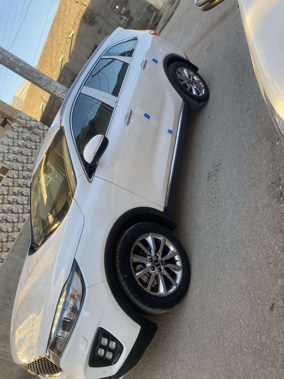 السلام عليكم  سورنتو 2018  للبيع رقم اربيل  السياره كفاله ضربه و تبديل  ما عده بيه بارد اثر شخط ب الباب اليمنه الورا كد اصبع و قبق الصندوك بي شبر بارد  و الباقي كفاله الموصفات فول ما عده البنورامه  السياره بصمه و كشنات كهربائي  6 سلندر 7 راكب 
مكاني البصره 
السعر 220 و بيه مجال  
***********
