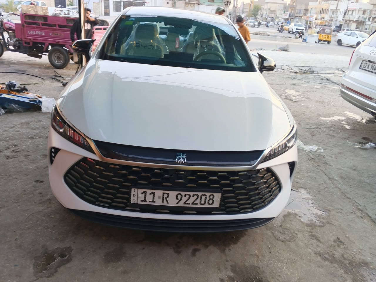 سلام عليكم BYD2025 كن بلاص بيها باب الصدر صبغ رجع عل حار وباب الخلفي بارد وجاملع بارد وقماره الكصه تكمه بيها رصعات ثنين شوي بارد صار بيها سياره زيرو ماشيه 4000 سعرها 118. وبيها مجال بغداد مدينه الصدر رقم الهاتف ***********
