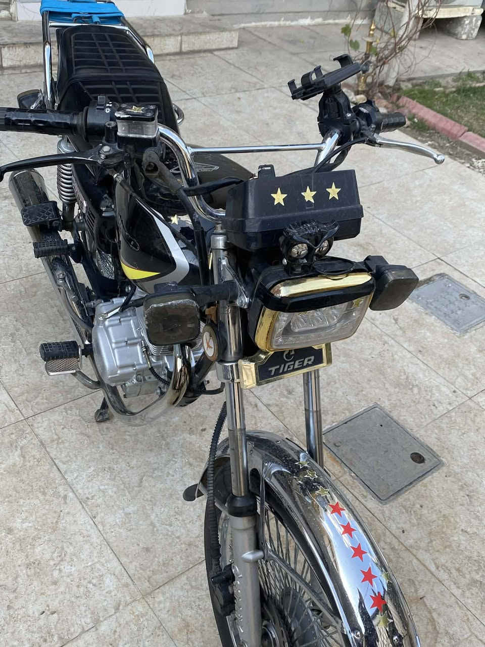 سلام عليكم 
دراجه ايراني موديل ٢٣ للبيع نضيفه كل عيب مابيها نشطه 
كهربائيات شغال فقط اشاره وحده ماتشتغل + هورن باقي شغال محرك نضيف مامفتوح بس قبق فيلس مفتوح صالنصه نجمه صوت 
السعر٤٧٥ بي مجال للطيبين🤍


**إذا كنت صاحب هذا الإعلان وتريد حذفه لأي سبب، رجاءا أرسل رسالة إلى الدعم الفني**