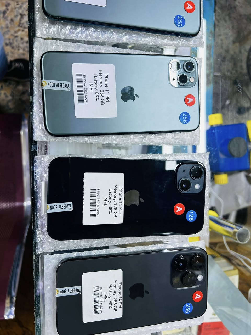 يتوفر ايفون 11 برو ماكس و12 برو ماكس و14 بلص و14 برو ماكس اجهزه نضيفه وبطاريات عاليه ومامفتوحه والمبدل اي شي وباسعار مناسبه للاستفسار ***********
