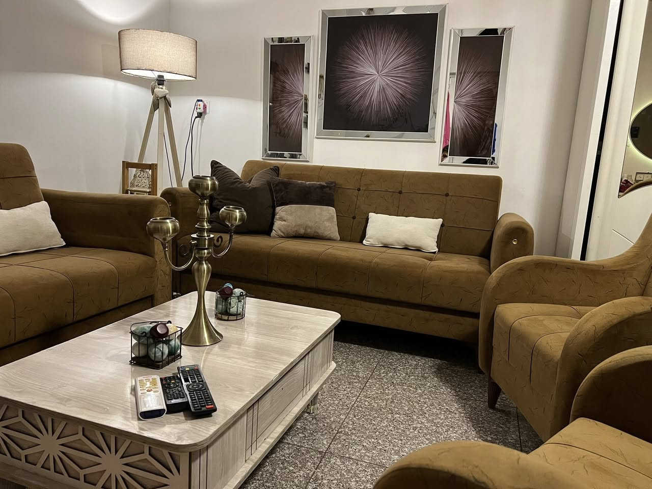 غراض للبيع جداا انضاف تخم ٧ مقاعد اي ظرر مابي نظيف وتكمه وعملي قماشه وتربروف سفنجه سوفت الشراي يتفظل خاص المكان بغداد


**إذا كنت صاحب هذا الإعلان وتريد حذفه لأي سبب، رجاءا أرسل رسالة إلى الدعم الفني**