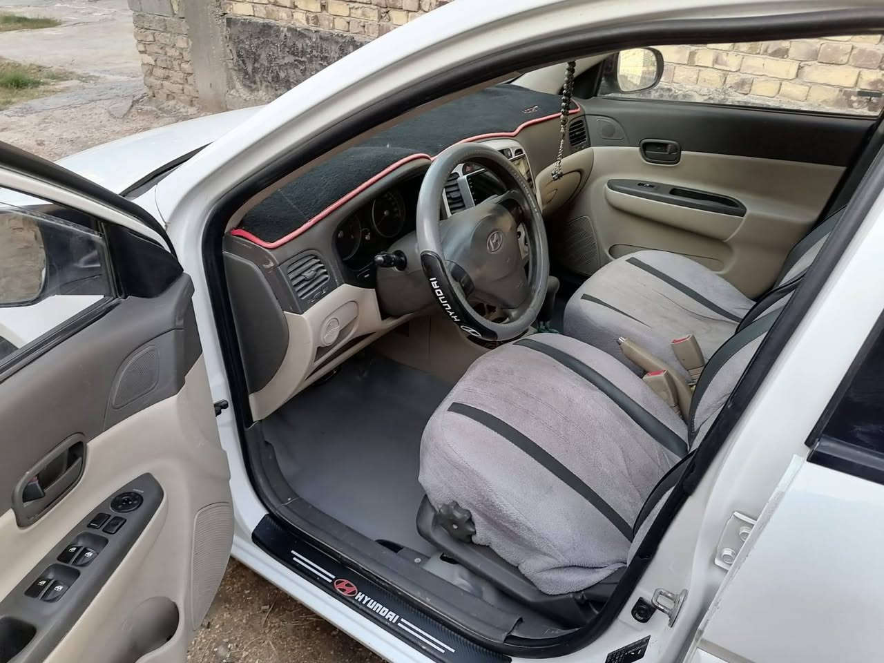 السلام عليكم اخوان اكسنت للبيع ٢٠١٠ بغداد موجوده بابل السياره بيه جملغ امامي وبنيد مبدل اصلي بدون داخل حادث صطحي ومبدل اصلي *********** السعر ٩٢ وبيه مجال
