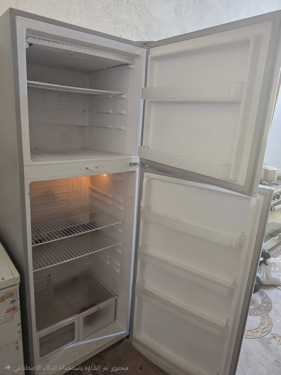 ثلاجه من شركة ثلاجه قويه وكبيره كبيره DECO
وجديده استعمال كلش قليل وبعدهه بلكارتون 
 اخذتهه ب 720 رايدهه ب 580 استعمال كلش قلي
صالي من اخذته 6 اشهر مكاني زيير الجمهوريه
الثانيه ***********
