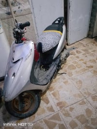 عندي دراجه 60دراجه عصفوريه تشتغل نقصهه ترايش ونقصهه الوجه مال عداد الي...