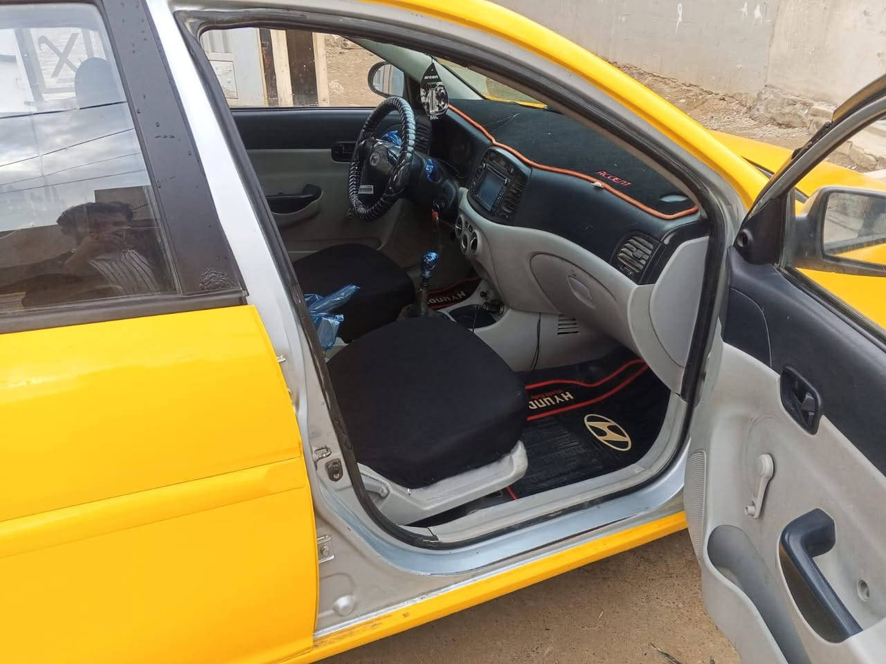 سلام عليكم شباب اكسنت للبيع 2008 بسمي طخم جديد طخم تاير دواشمه جديده فول عادي ضراره موضح بل صواره بارس الجاملغ شرط التحويل 80 وبيه مجال ***********0,,,,***********
