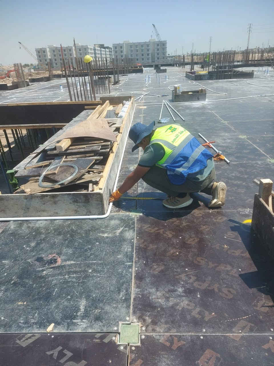 السلام عليكم
فني كهرباء خبره 4 سنوات في ( مجمعات السكنيه + المولات + منازل ) محتاج شغل الي عنده يتصل 
بغداد البنوك 
***********
