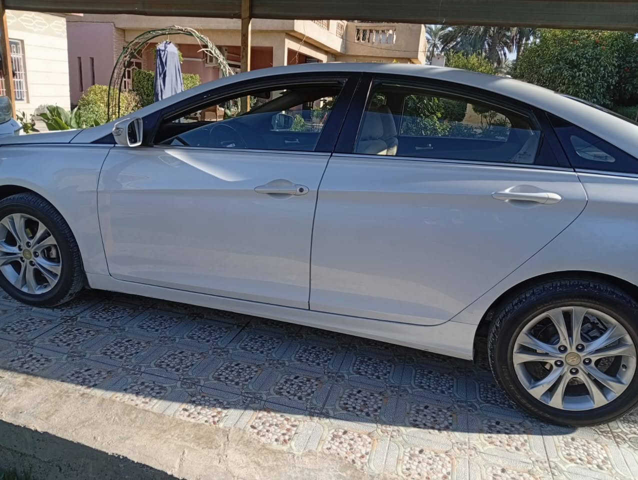 السلام عليكم اعضاء الكروب سوناتا خليجي موديل 2011 محرك 2400 دوش تخم تاير جديد حداديه جديده تحويل ثاني يوم السياره بيها خشونه بلمحرك اثر تأخير دهن السياره احله من الصوره مكان السياره صلاح الدين قضاء بلد مكلف بلنشر وهذا رقم صاحب السياره ***********
