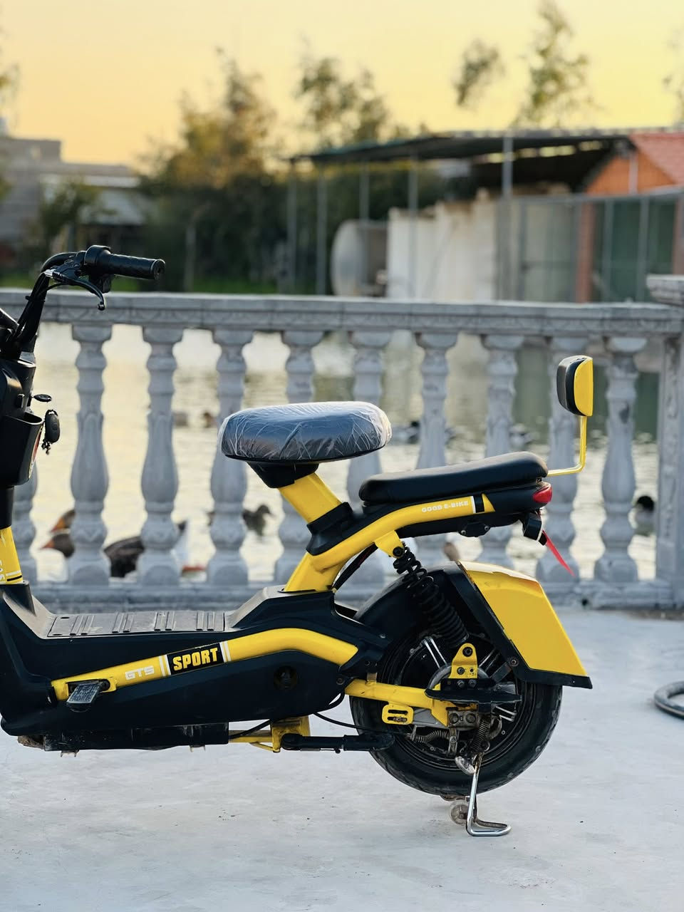 السلام عليكم دراجه شحن للبيع حجم 14 كهربائيات كلهه شغاله تشتغل بصمه واسويج  السعر 300 وبيهه مجال مكاني بغداد جسر ديالى جديد اتصال والاستفسار ***********
