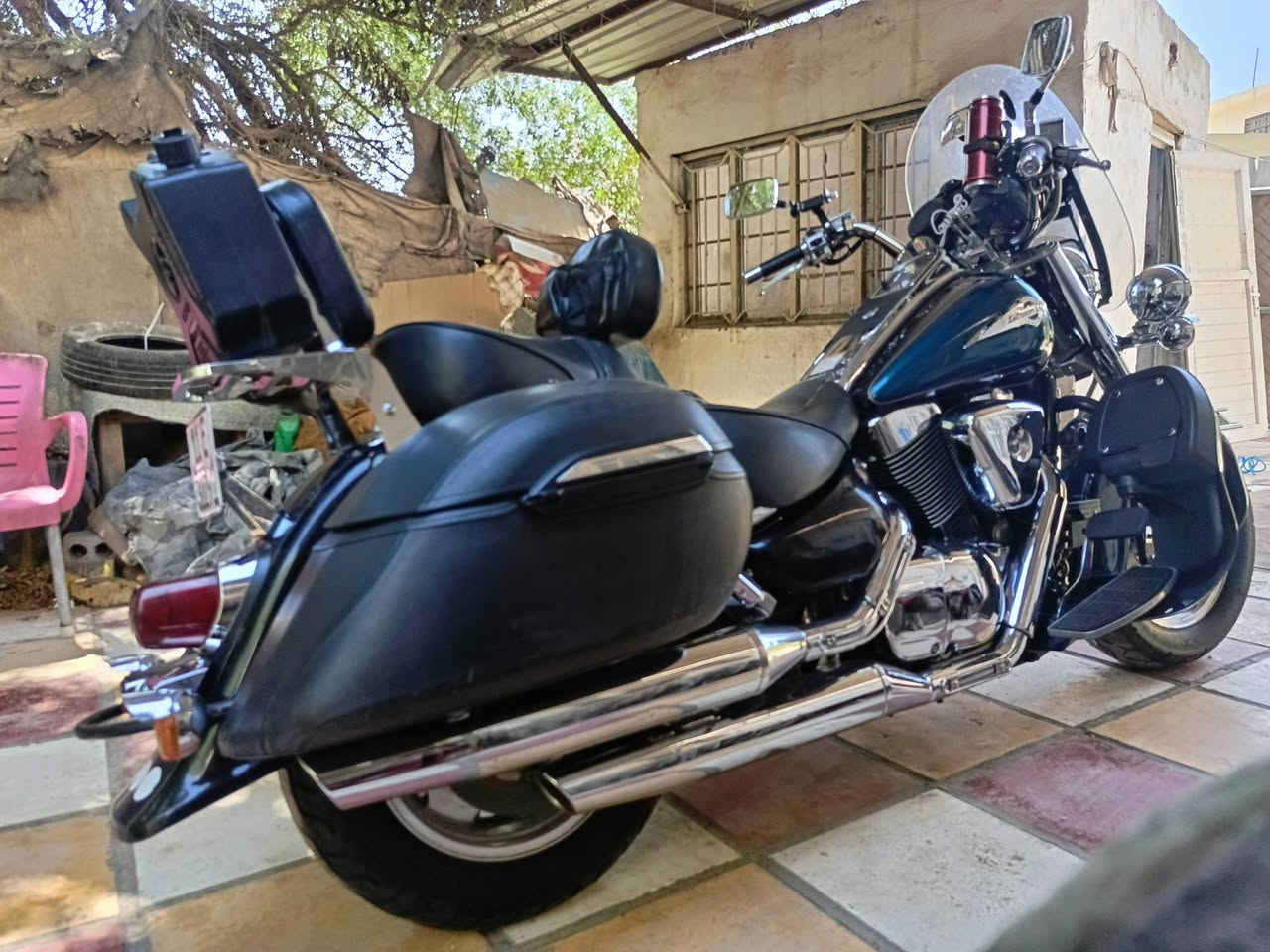 السلام عليكم
سازوكي انترودر 1500cc رقم بغداد انكليزي لوحتين بسمي 

Suzuki Introder VL1500LC أعلى فئة بالسازوكي 

الدراجة مزاد اليابان وعليه ادامة كاملة من اليابان وليبلاته موجودة وصور مزاده موجودة لا حادث ولا صبغ ولارصعة ولا فتح ولا تبديل مكفولة من التاير للتاير اني ماخذه رمبة محد غيري جانيه على ايدي كله على وضع الوكالة الدراجة هذا الموديل والون يجي مسستم من الشركة جامة وبلاجكتورات ودكم اضائة ديتونا وتجوة وسيباية ودوس عراض منضومة راديتر وتبريد دهن 

لاضافات لعليه منضومة زنون هالي ديفيدسون سستم صوت بلي اصلي قاعدة تلفون وقاعدة مطارة كت درع وجكمجات هالي ديفيدسون رود كنك اصلي بدون تحوير شفقات اشاير وتجوة سايق اصلية جنط VTX مع القواعد ام القفل كروزر سرعة جلكان ترحال 

الدراجة ماشية .42 . حقيقي عدتها لاصلية وياه 

مواصفات الدراجة متعة بالقيادة والسفر وهواي مواصفات مذكرته ما اريد اطول تكدرون اتبحثون عليه VL1500 LC

السعر 65.بيع فقط 
مكاني بابل 
***********

 الدراجة كلش متعوب عليه وليشوفه غالية عليه انشاء الله ياخذ اغاته وايصلي على الحبيب المصطفى ويعبر المنشور

تحياتي
